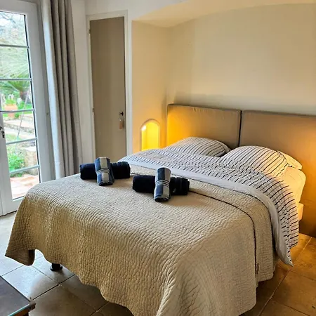 3 Avec Piscine Privee, Pres De Port Villa